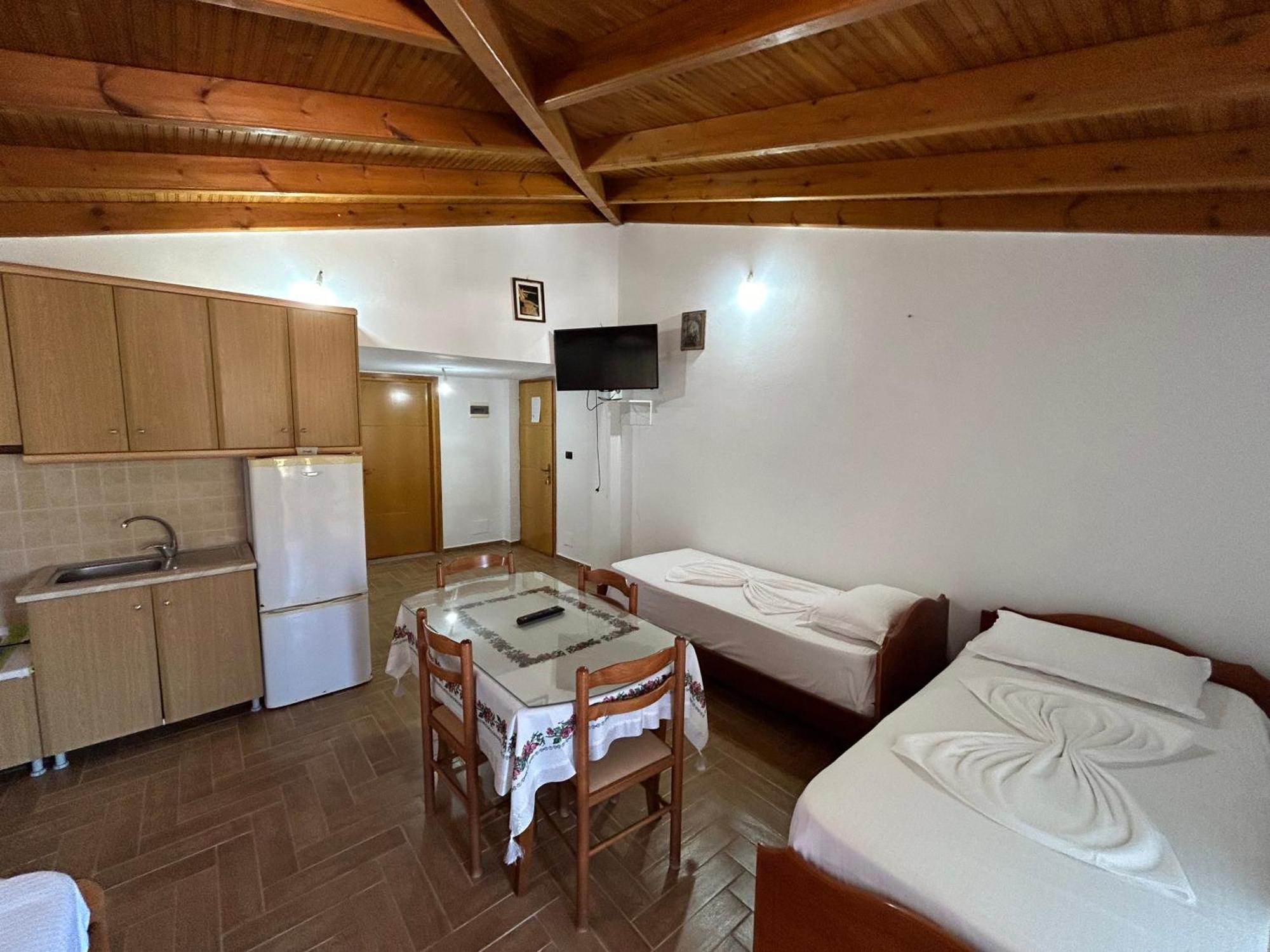 Caushi Apartments Ксамил Экстерьер фото