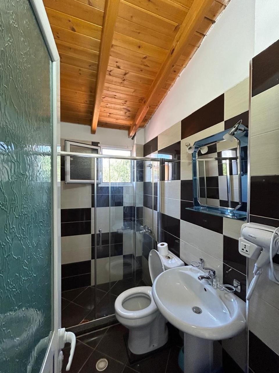 Caushi Apartments Ксамил Экстерьер фото