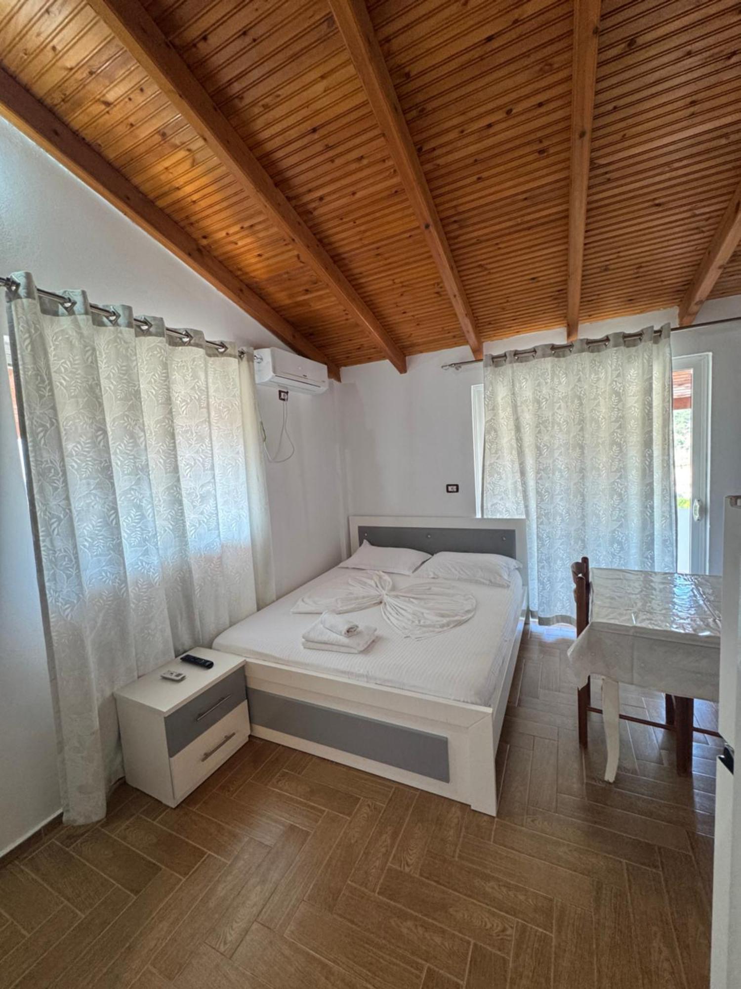Caushi Apartments Ксамил Экстерьер фото